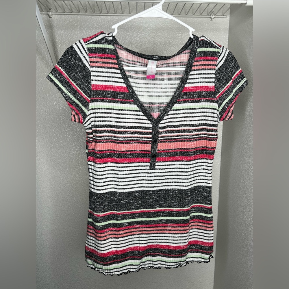 No boundaries striped t shirt